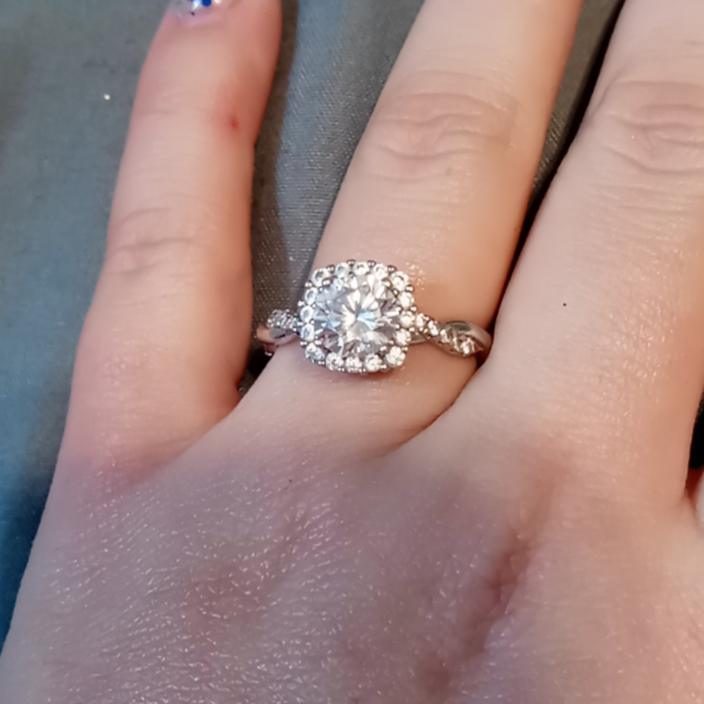 Jewelry - Picture 2 of 3